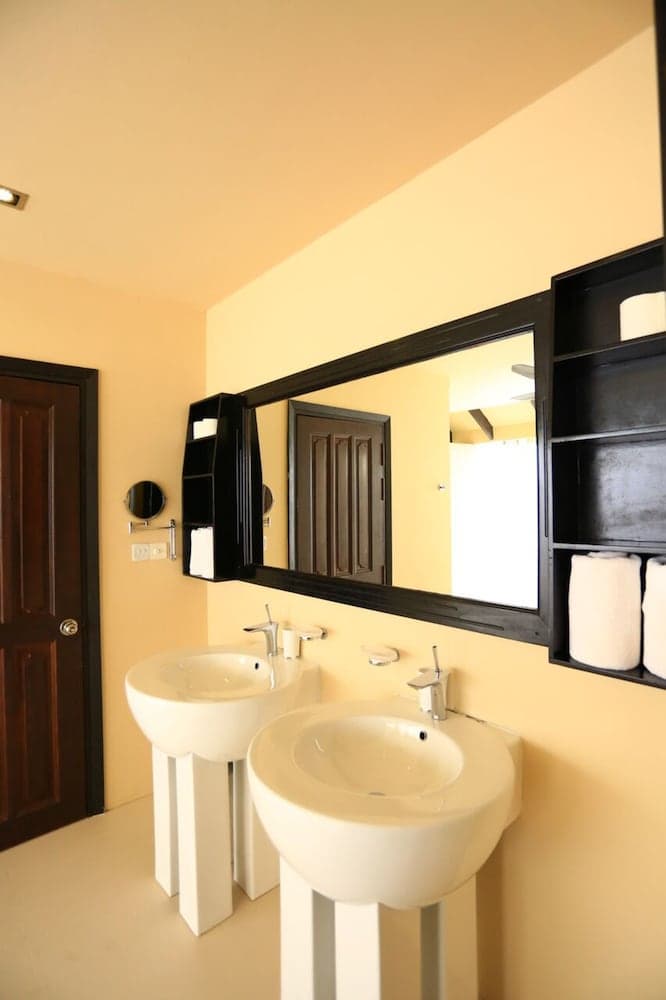 Kihaa Maldives - Trasferimenti Volo Domestico + Barca Veloce Inclusi - Airone Selection, Bathroom