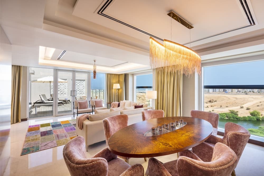 Crowne Plaza Muscat OCEC, an IHG Hotel, Room