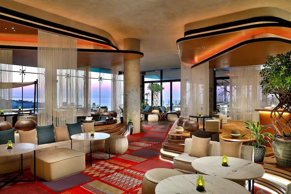 W Muscat, Restaurant