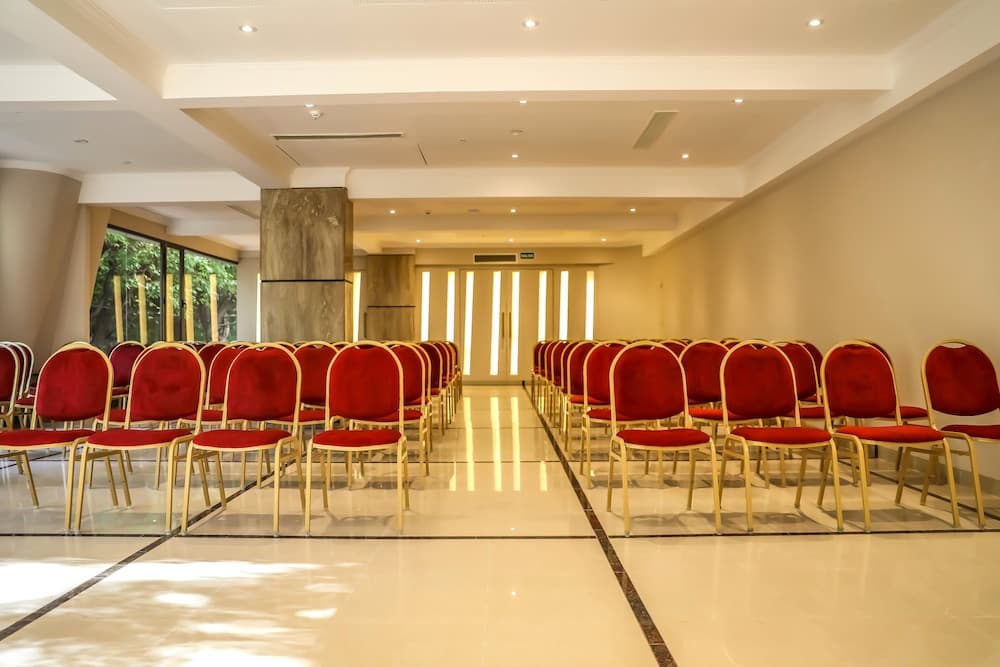 Hotel Royal Princess, Business center