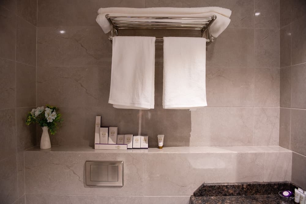 Rozana Hotel, Bathroom