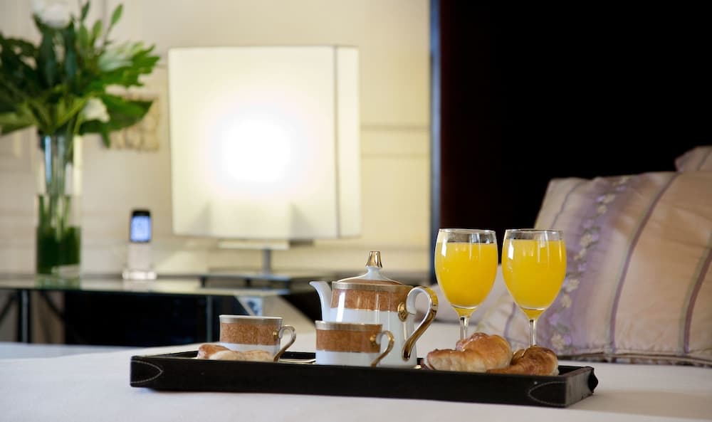 Savoy Hotel, Servicio de comidas en la habitación