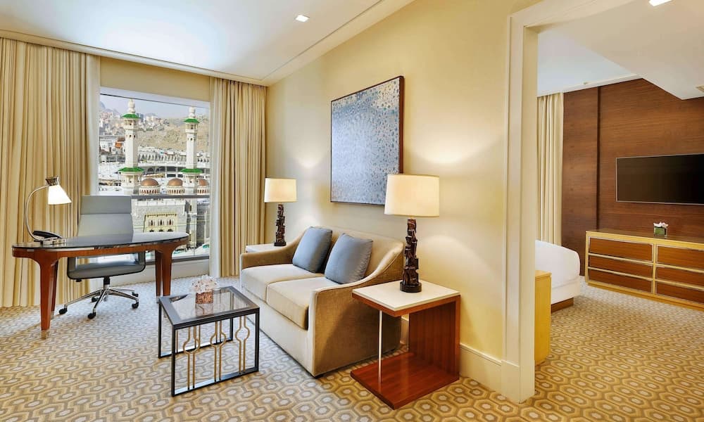 Conrad Makkah, In-Room Dining