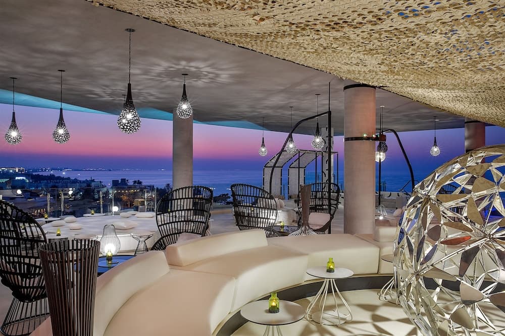 W Muscat, Restaurant