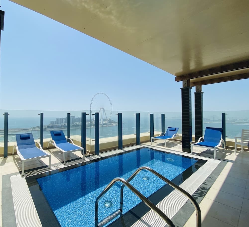 Roda Amwaj Suites, Private pool