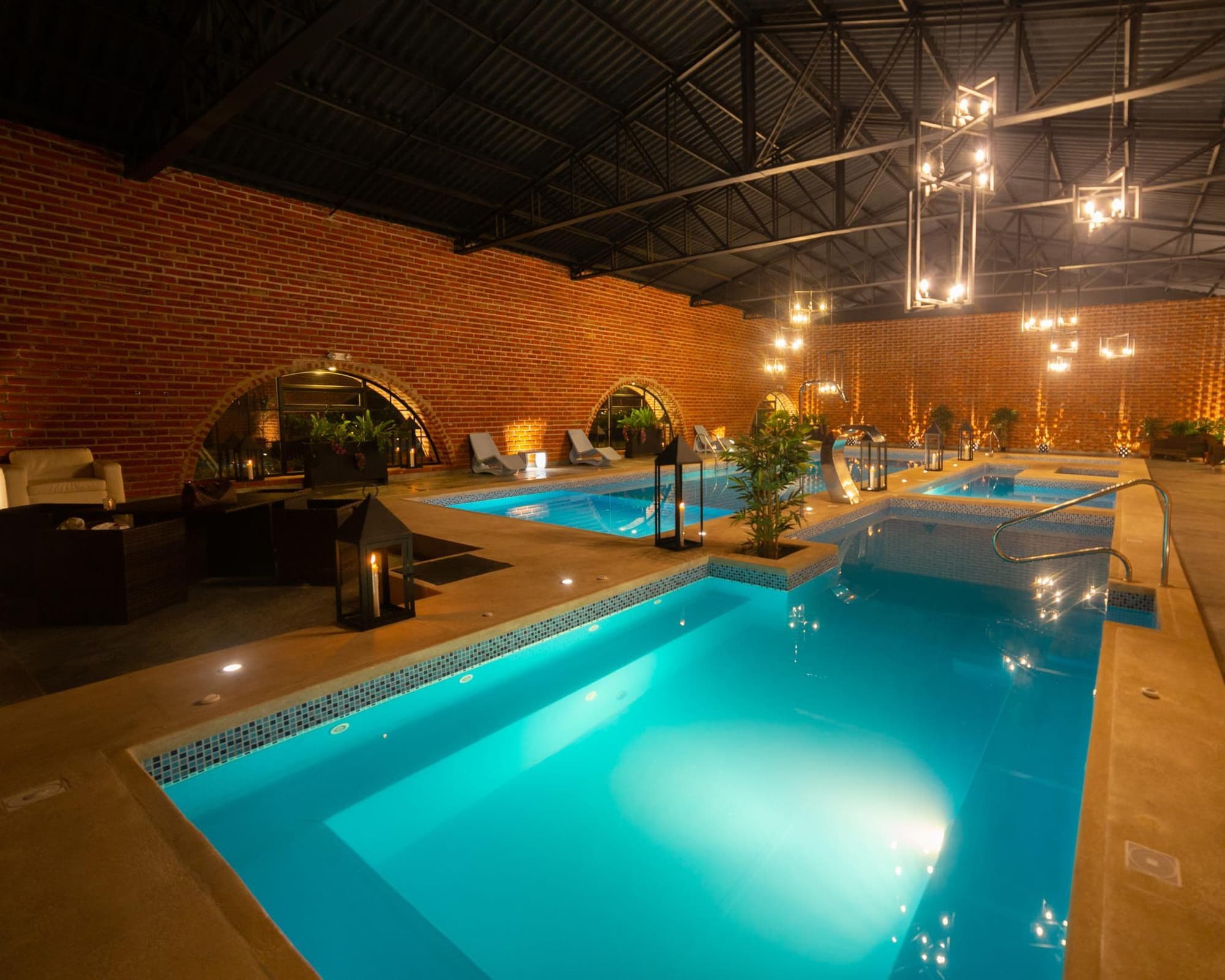 QUINDELOMA ART HOTEL & GALLERY, 