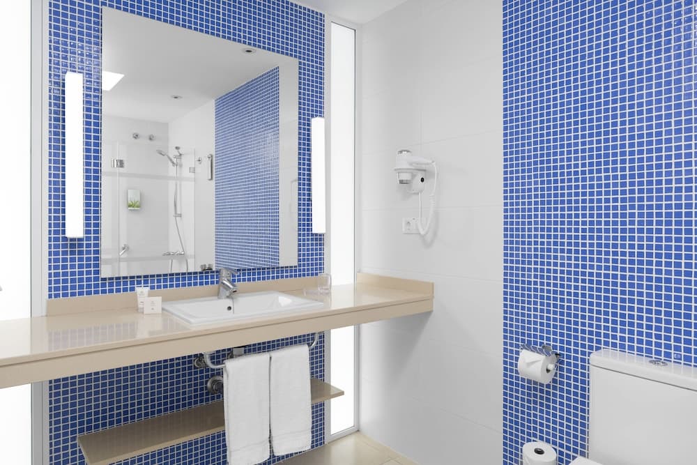 Club Cala Blanca, Bathroom