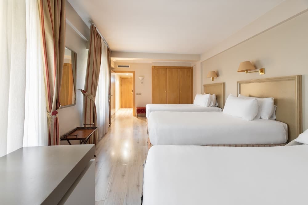 Crisol Almirante Bonifaz, Room