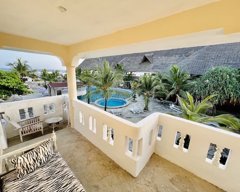 Jacaranda Beach Resort, 