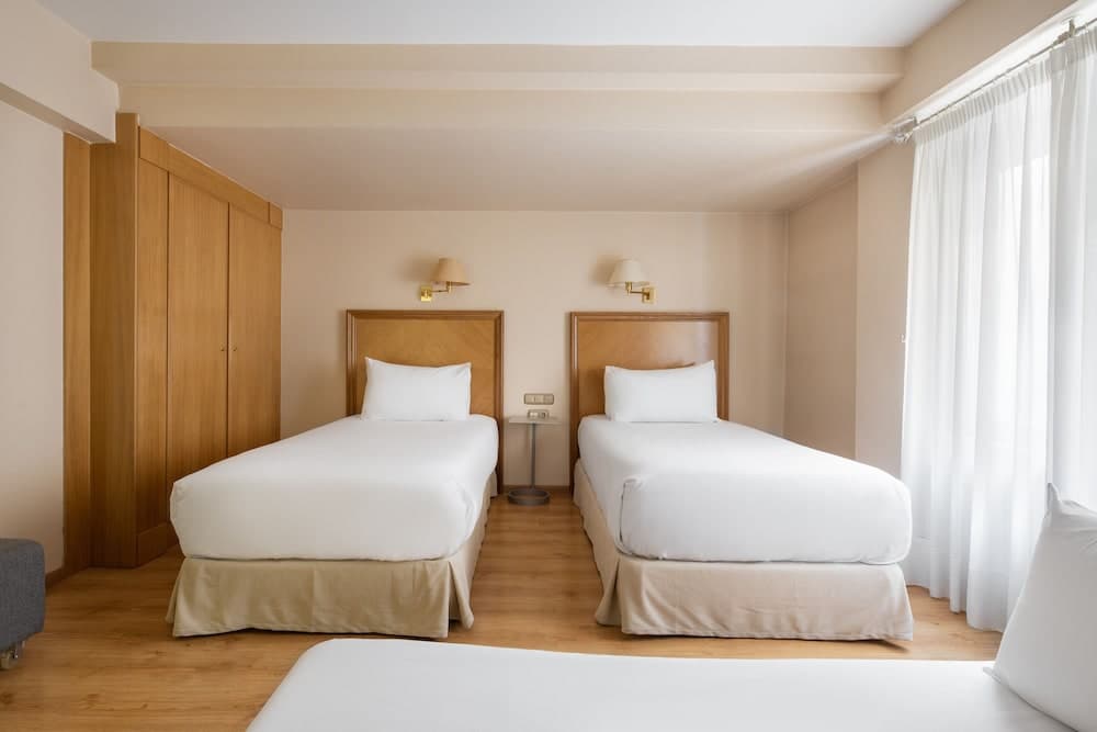 Crisol Almirante Bonifaz, Room