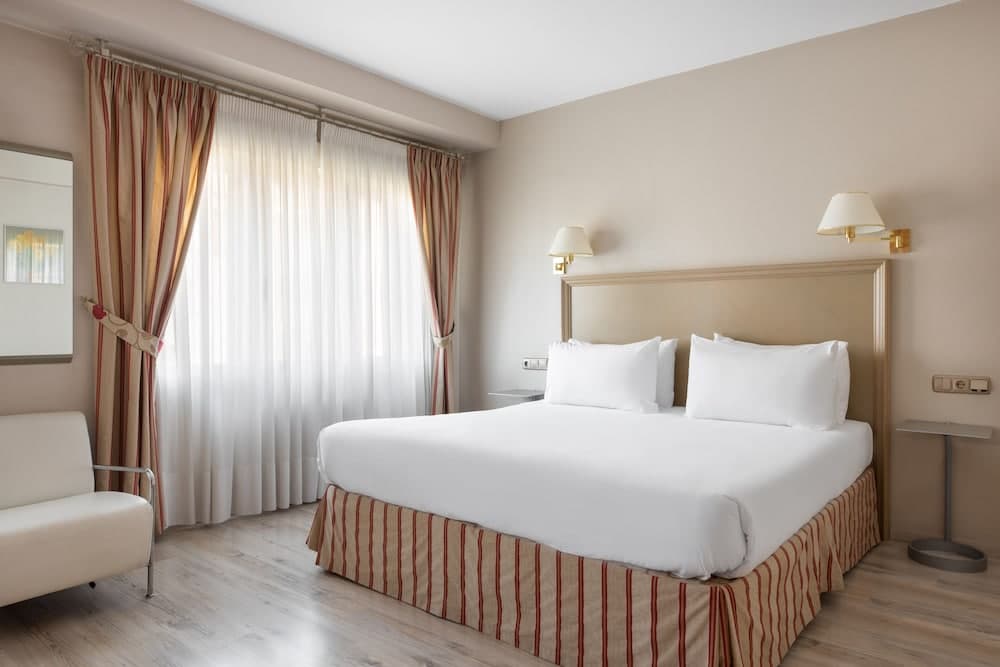 Crisol Almirante Bonifaz, Room