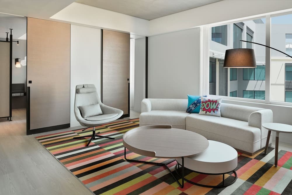 Aloft Muscat, Living room