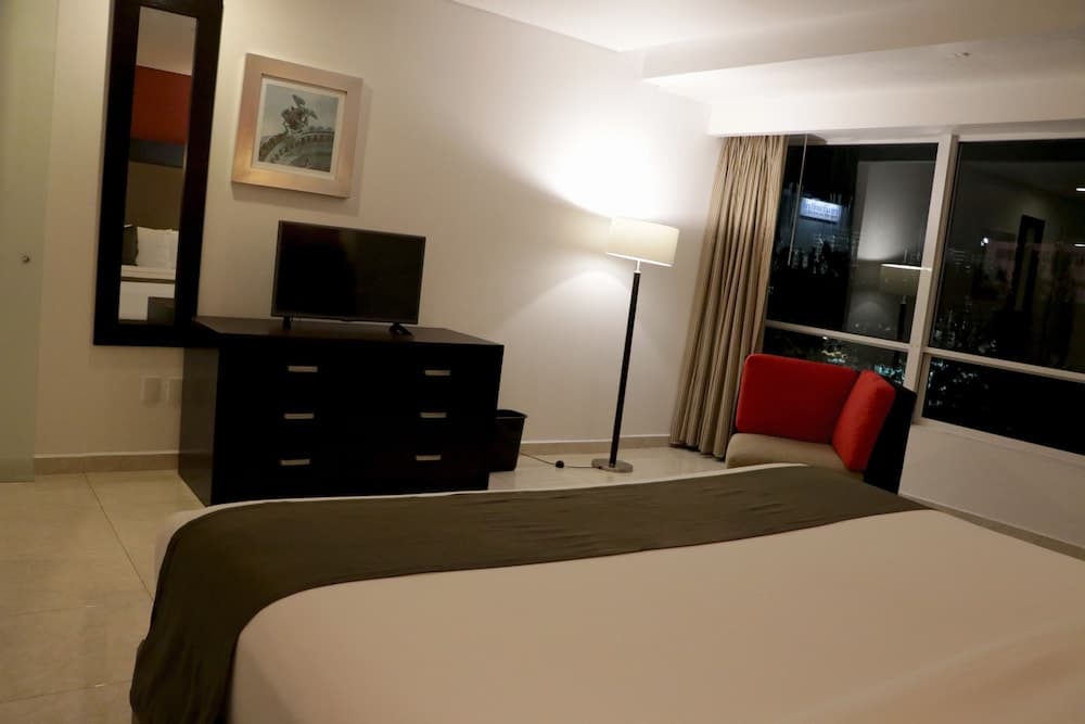 *Hotel & Suites PF, Room