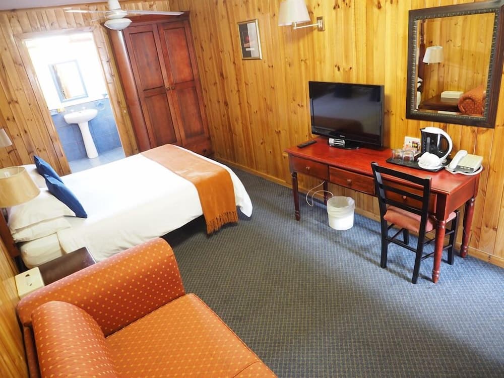 The Graywood Hotel, Room