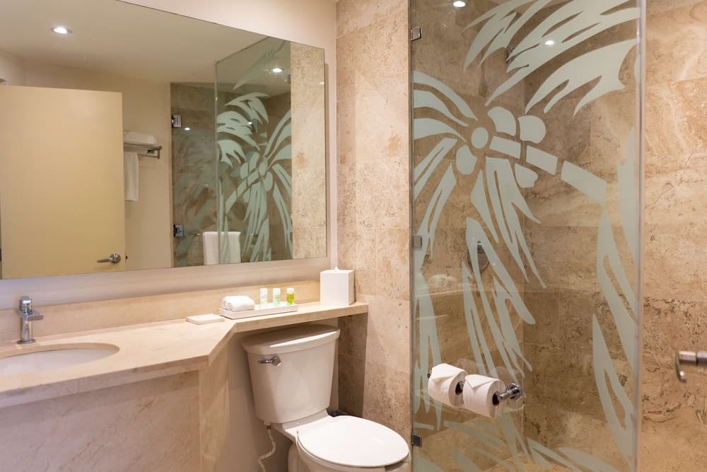 The Reef Coco Beach Resort & Spa- Optional All Inclusive, Bathroom