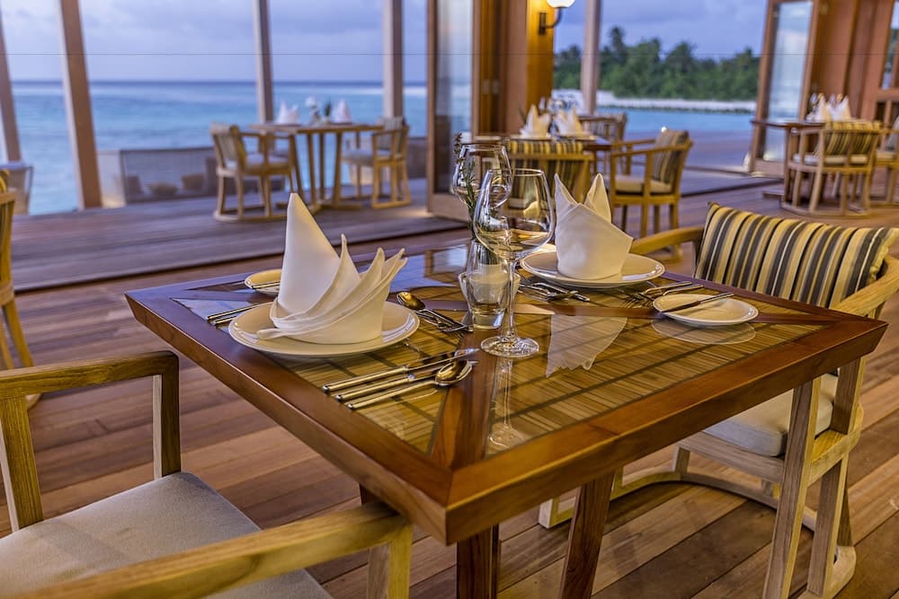 Hurawalhi Island Resort, Restaurant