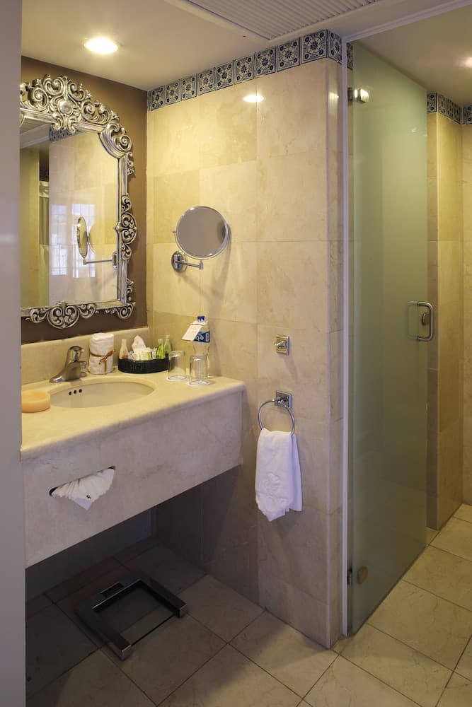 *Hotel Emporio Zacatecas, Bathroom