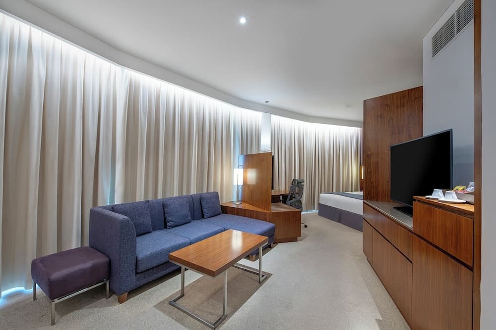 Crowne Plaza Muscat OCEC, an IHG Hotel, Room