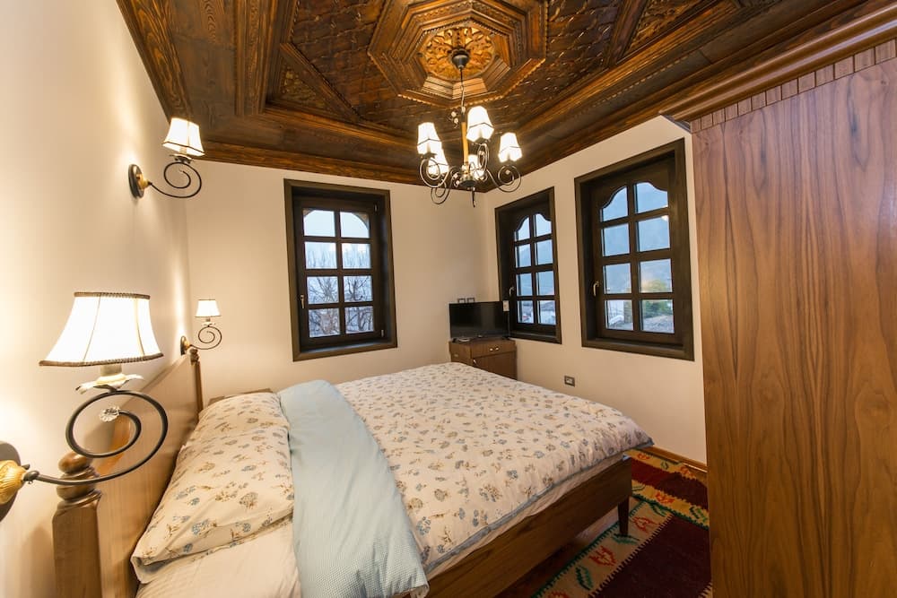 Hotel Onufri 4*, City view