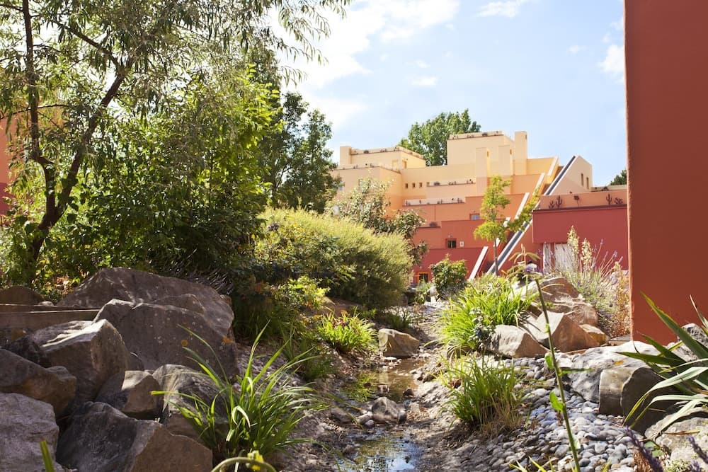 Disney Hotel Santa Fe, Garden