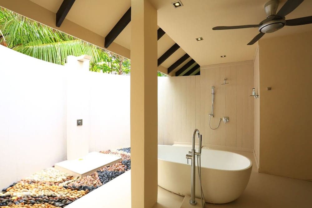 Kihaa Maldives - Trasferimenti Volo Domestico + Barca Veloce Inclusi - Airone Selection, Bathroom