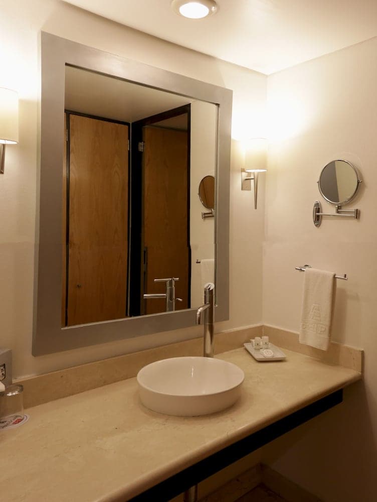*Hotel & Suites PF, Bathroom