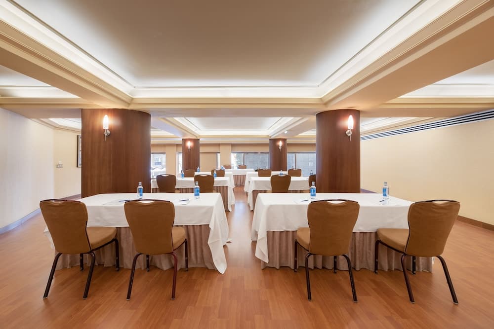 Crisol Almirante Bonifaz, Meeting facility