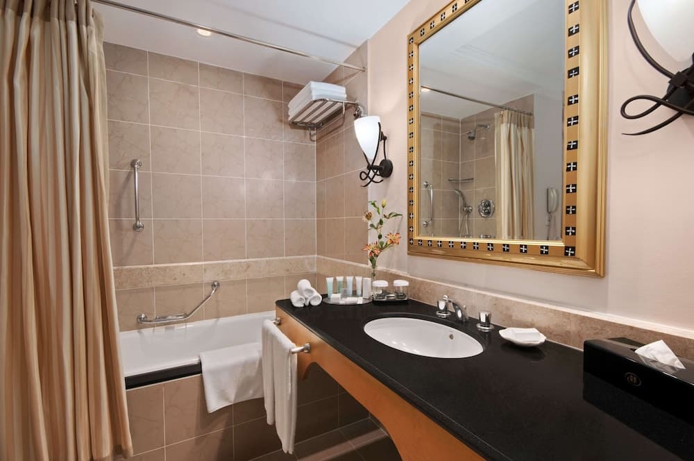 Hilton Salalah Resort, Bathroom