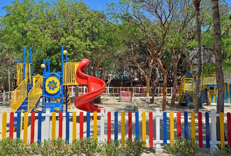 Sol Palmeras, Sports and Entertainment