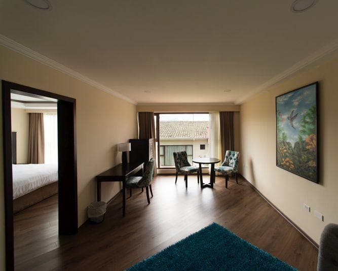 QUINDELOMA ART HOTEL & GALLERY, 