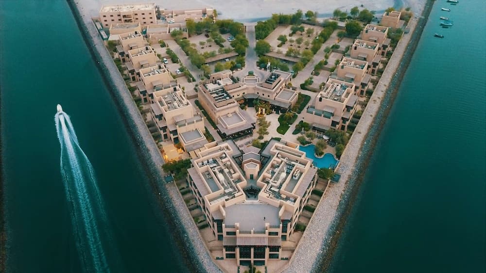 Atana Musandam, Primary image