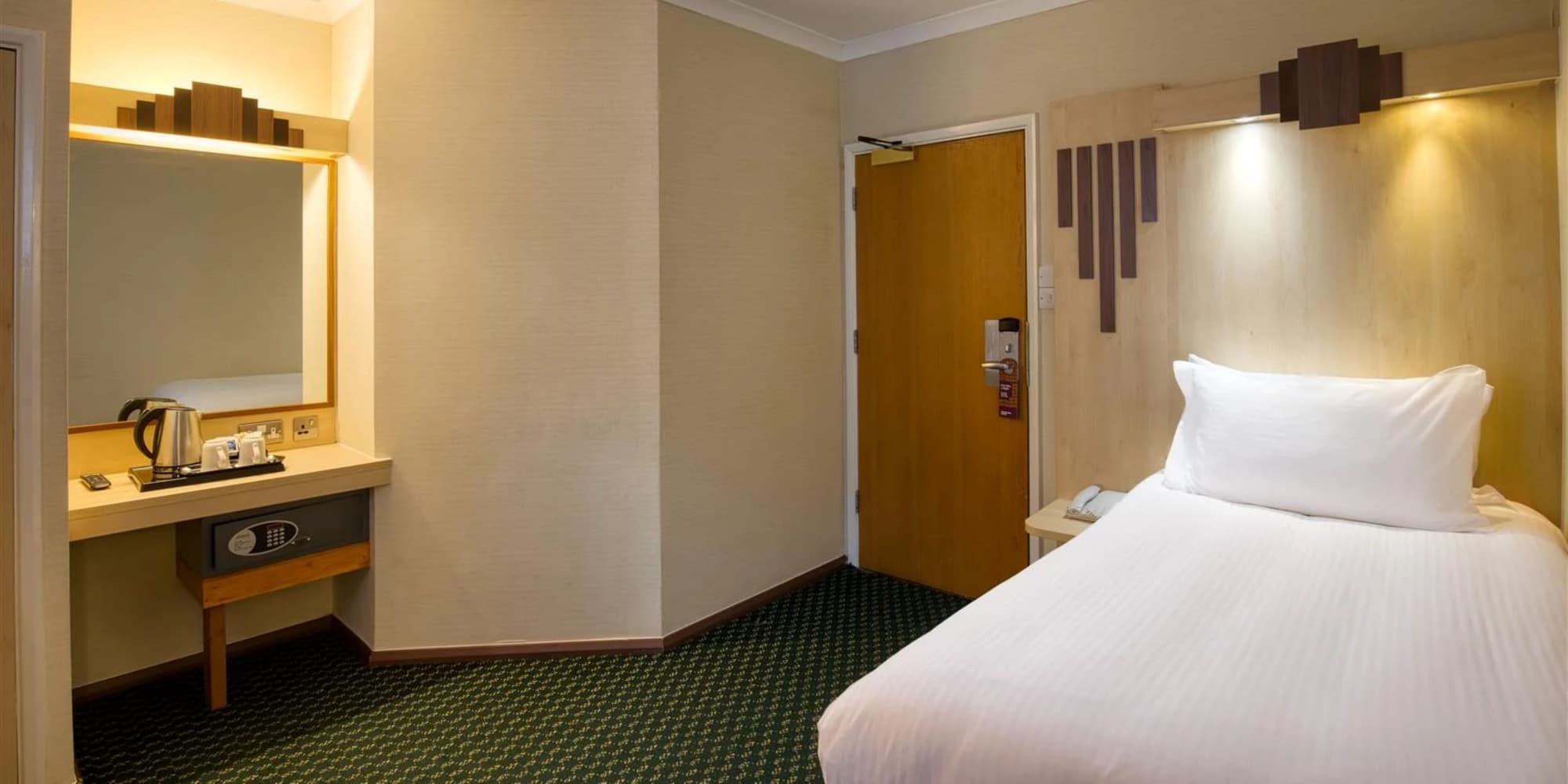 Tavistock Hotel, Room