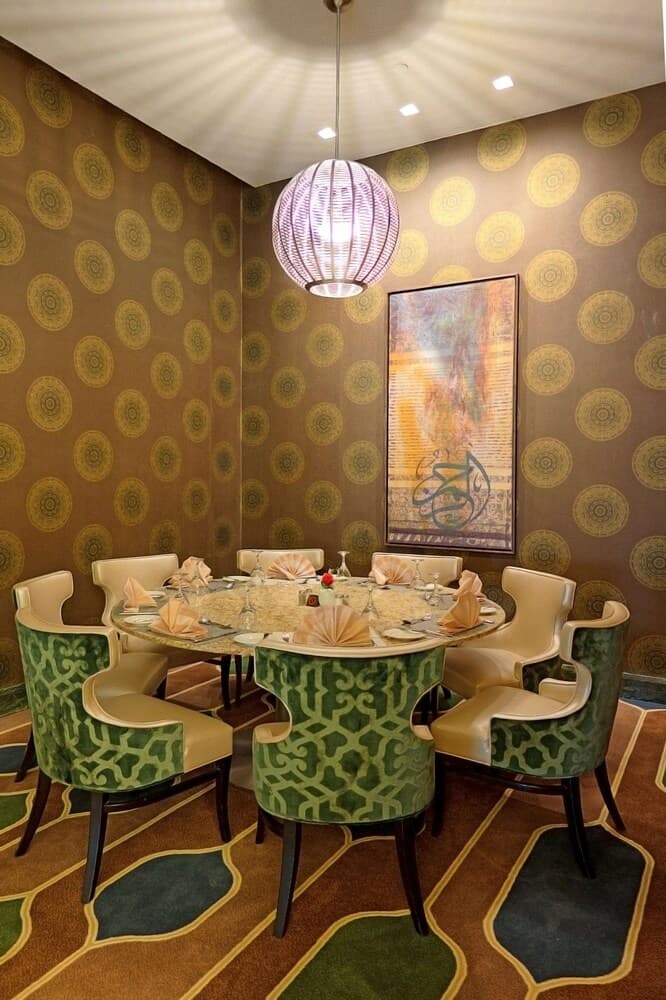 Hilton Suites Makkah, Restaurant