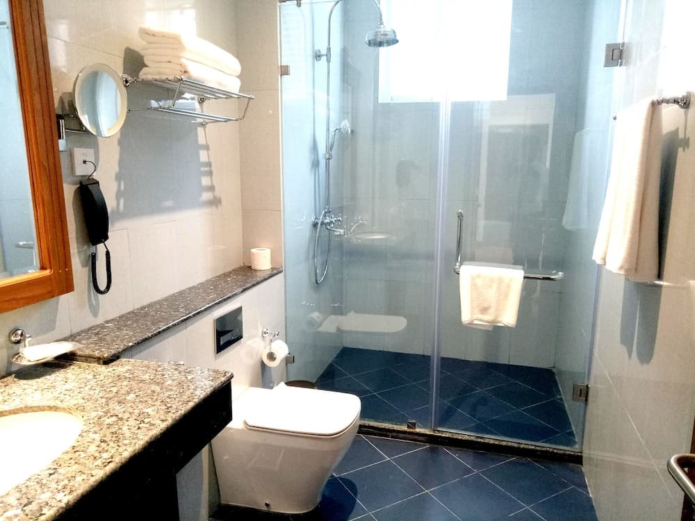 Araliya Red, Bathroom