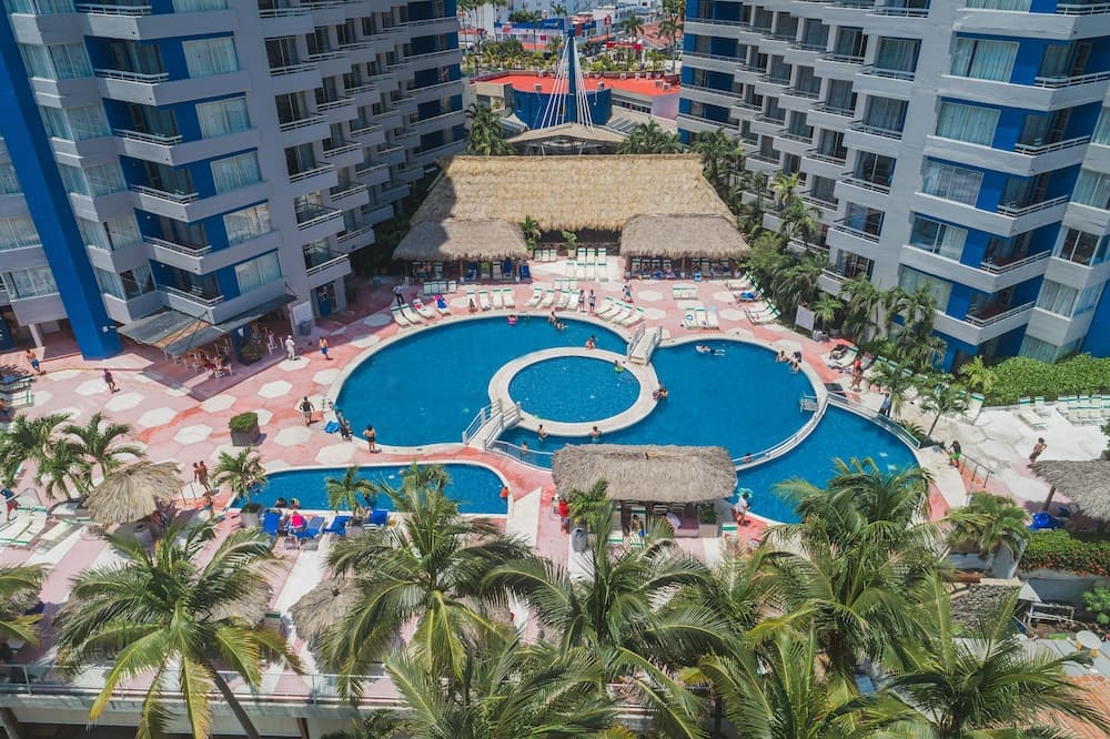 *Playa Suites, Outdoor pool