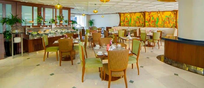 Raviz Center Point Dubai Hotel, 