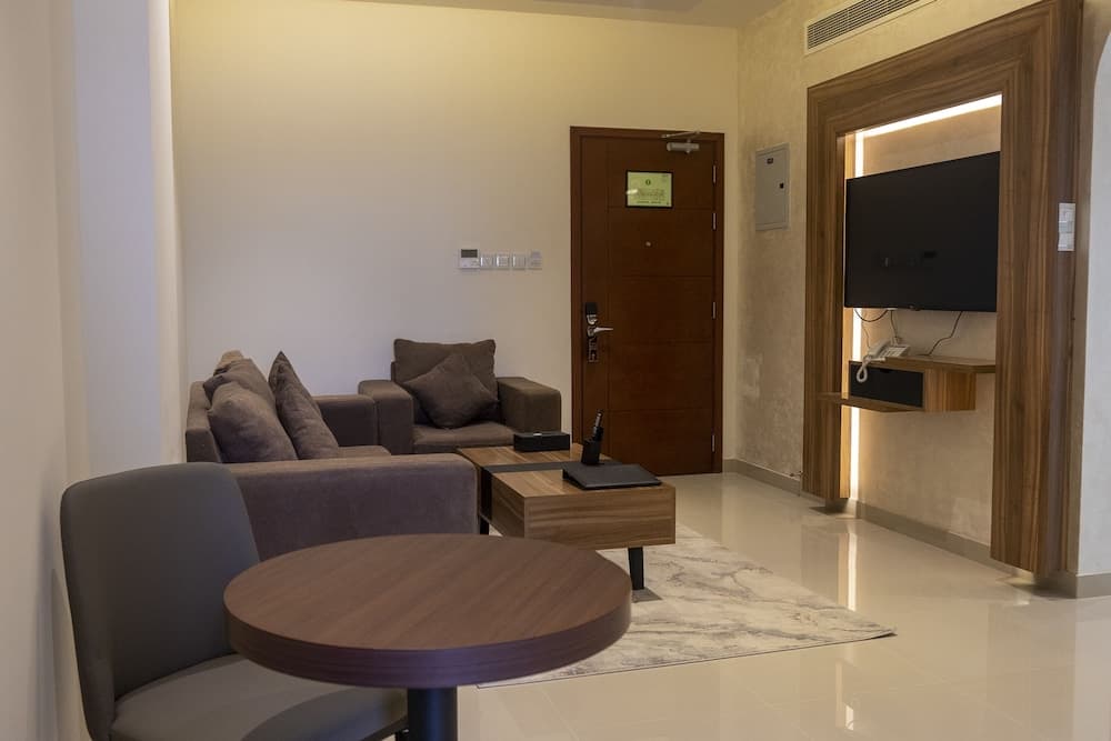 The Plaza Hotel and Resort, In-room dining