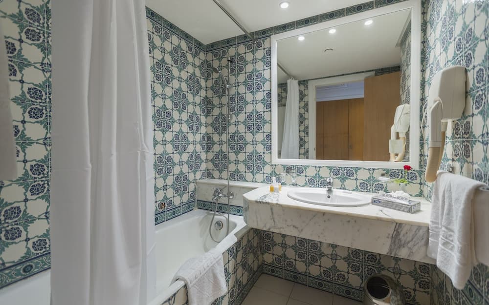 El Mouradi Port El Kantaoui, Bathroom