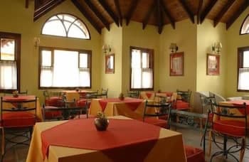 Campanilla Hotel, Dining