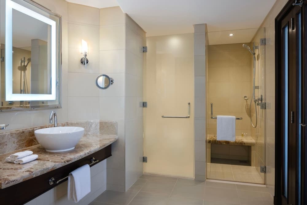 Sheraton Oman Hotel, Bathroom