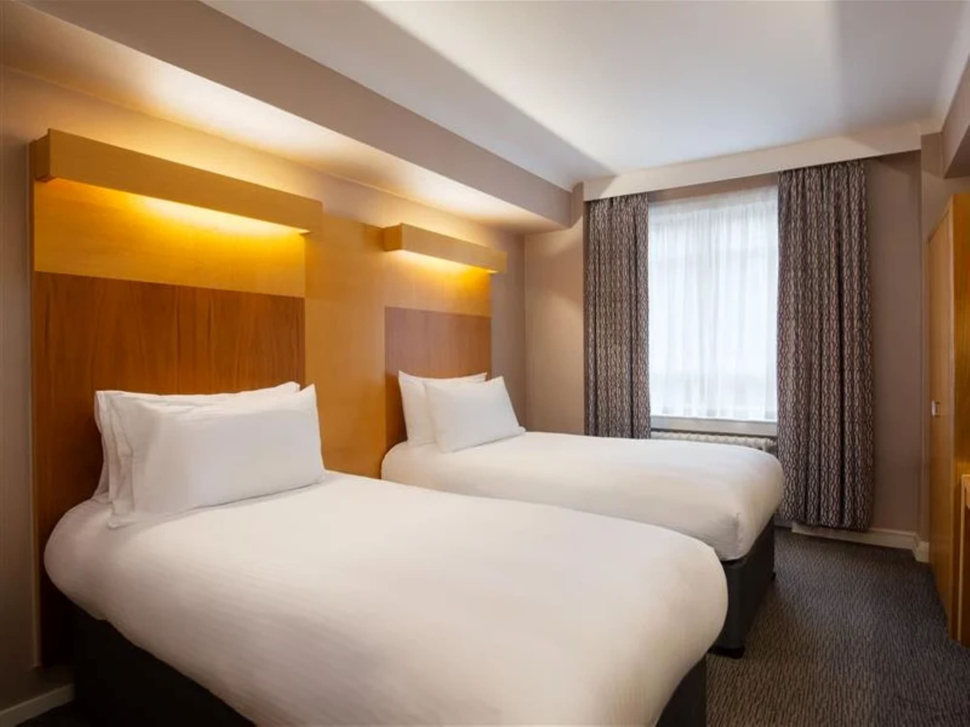 Tavistock Hotel, Room