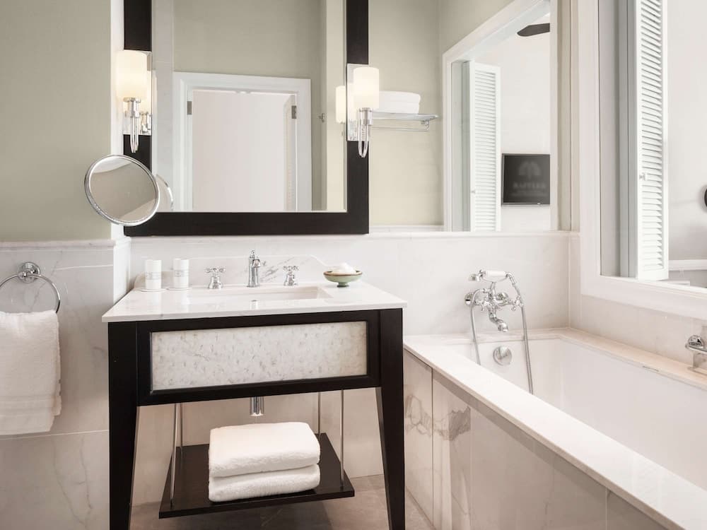 Raffles Hotel Le Royal, Room