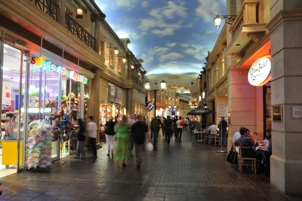 Peermont Metcourt at Emperors Palace, Casino