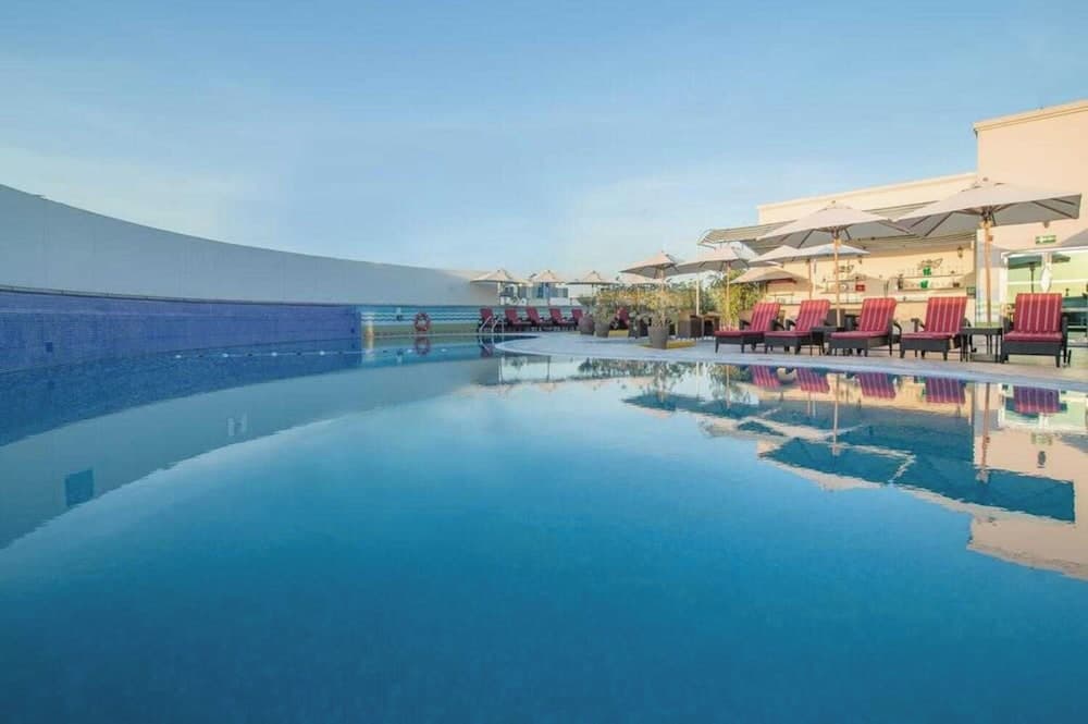 Sunday Hotel Holiday international Dubai, Pool