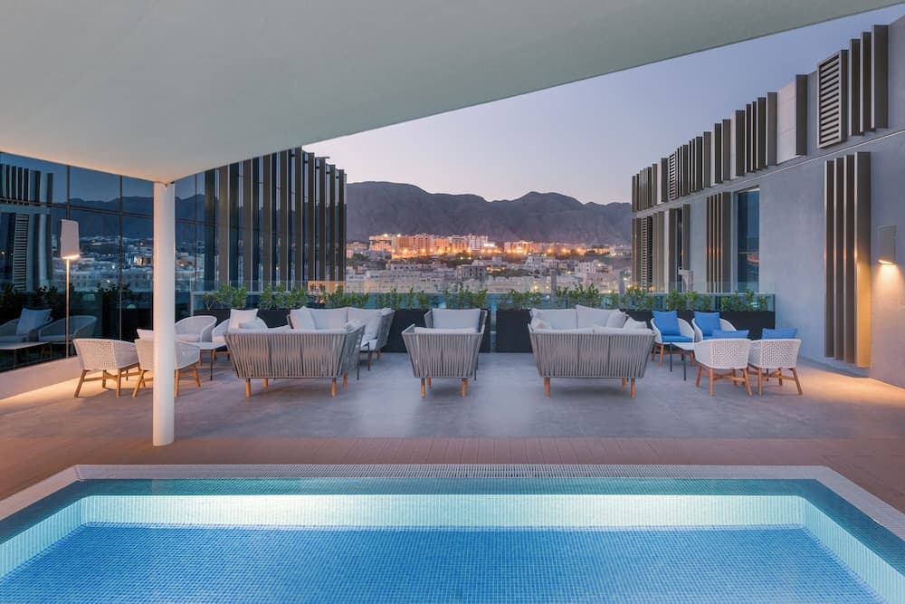 Intercityhotel Bawshar Muscat, Rooftop pool