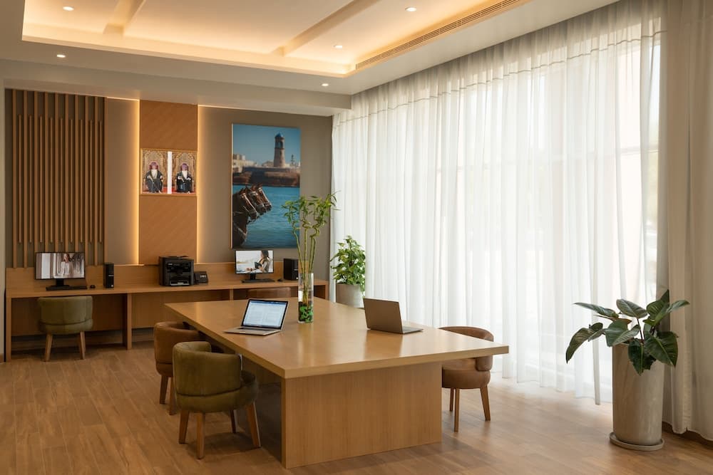 Citadines Al Ghubrah Muscat, Lobby sitting area