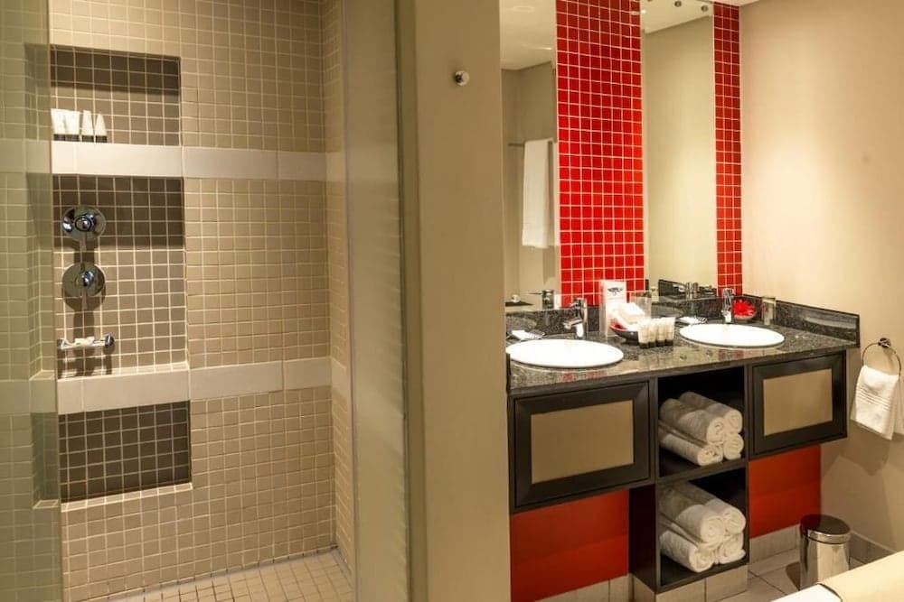 Peermont Mondior At Emperors Palace, Bathroom