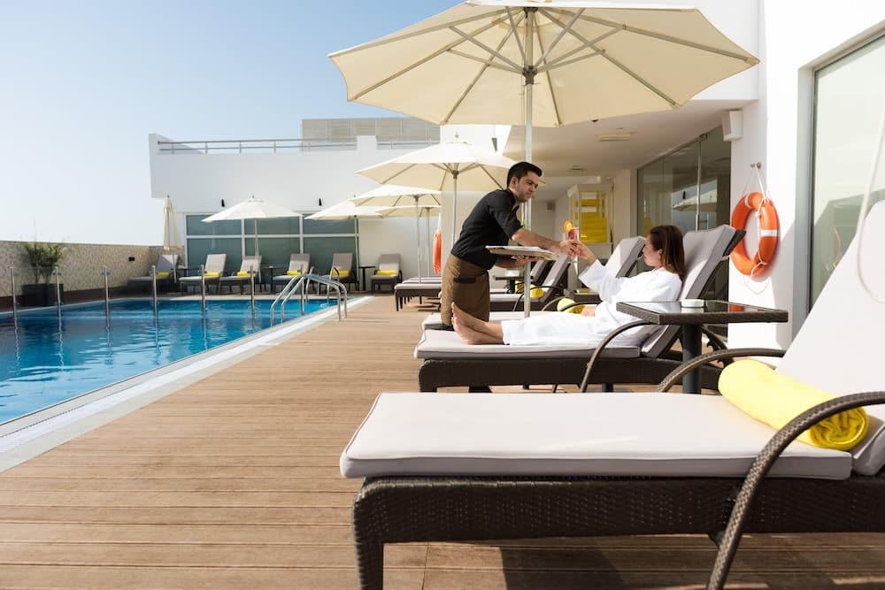 Centara Muscat Hotel Oman, Indoor/outdoor pool