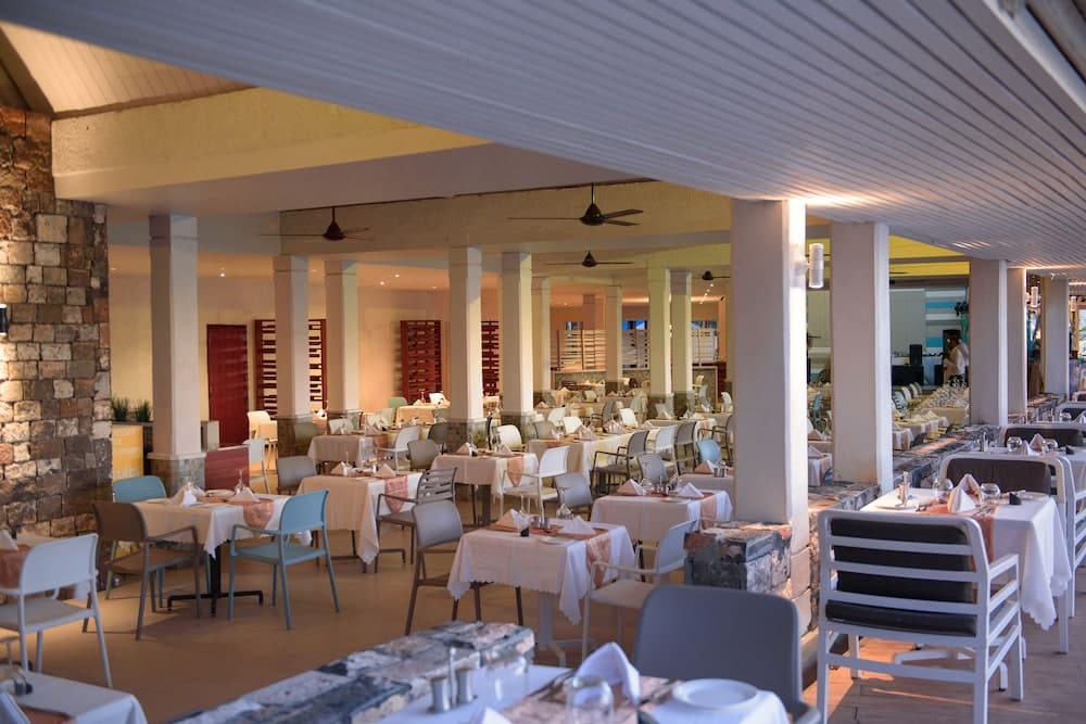 Anelia Resort & Spa, Restaurant