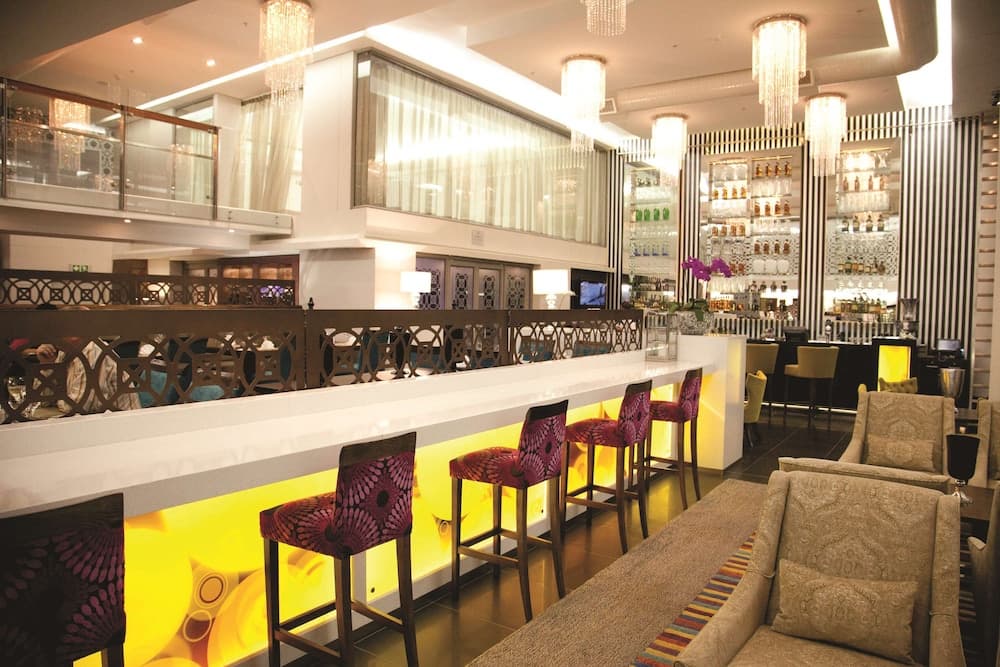 DoubleTree by Hilton Cape Town - Upper Eastside, Bar (on property)
